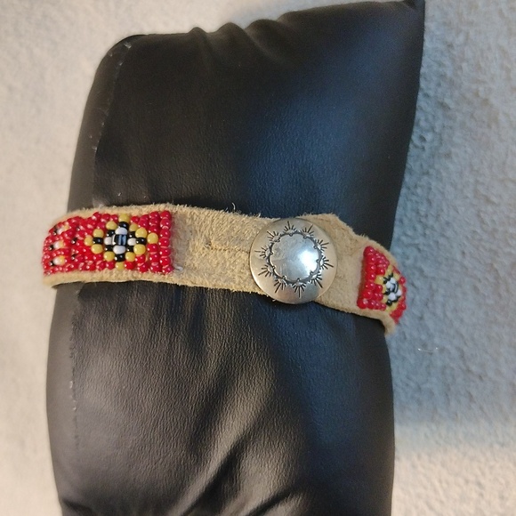 Handmade beaded bracelet 8" red white black  and yellow silver button - Picture 3 of 4